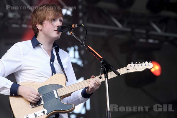 TWO DOOR CINEMA CLUB - 2010-08-28 - SAINT CLOUD - Domaine National - Scene de la Cascade - 